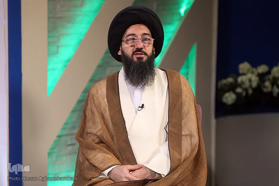 مؤمن با قرآن به ساحت حجت حق راه می‌یابد + فیلم