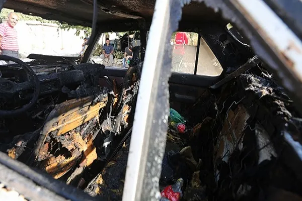 Yahudi yerleşimciler Kudüs'te Filistinlilerin araçlarını yaktı