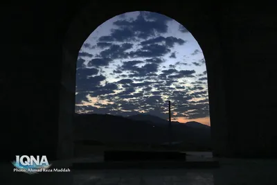 وضعیت مقبره ۲ شهید گمنام در جوار قدمگاه حضرت امام رضا(ع) شهر سِدِه شهرستان اقلید فارس