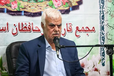 کرسی تلاوت مجمع قاریان و حافظان قرآن یزد‎