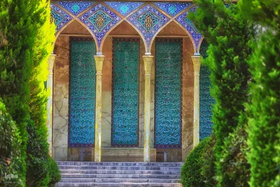 اصفهان؛ میزبان آرامگاه نام‌آوران ادب فارسی