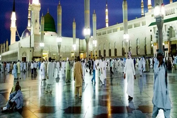 واکنش‌ها به ورود دو گردشگر با پوشش نامناسب به مسجدالنبی