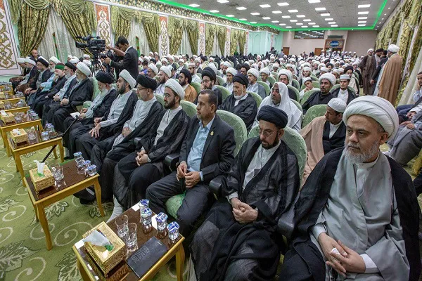 المئات من رجال الدين يجتمعون في كربلاء