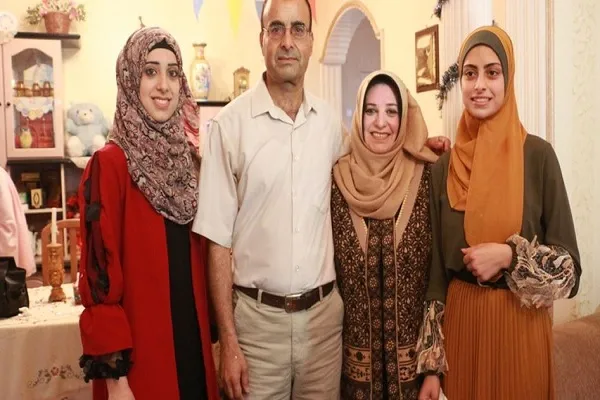 المتفوقة حسّونة..طبيبة المستقبل سرّ تميزها القرآن + صور