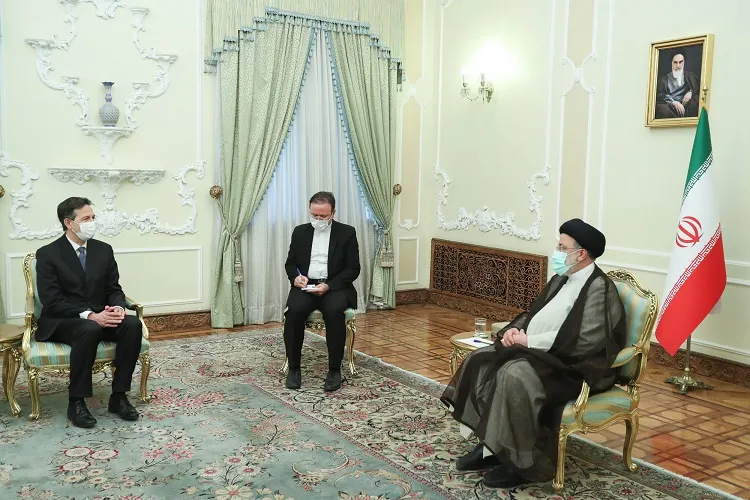اروپا نباید تحت تأثیر فشارهای آمریکا قرار گیرد