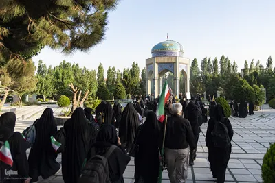 کاروان دانشگاهیان استان البرز پای پیاده در راه تشییع رهبر شهید