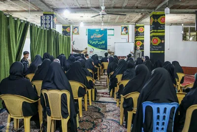 جلسه آموزش قرآن در کانون الزهراء(س)