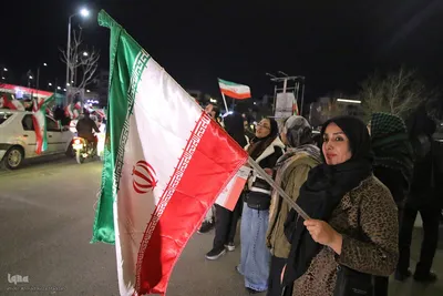 تداوم تجمع شبانه شیرازی در بیعت با رهبری همراه با فرمانده شهید