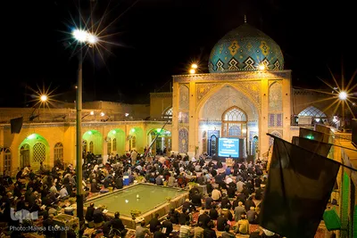 شب قدر اصفهانی‌ها در جوار شهدا و علما