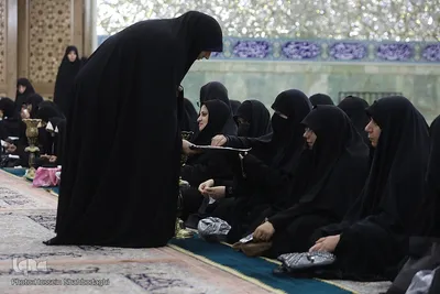 غبارروبی مضجع شریف حضرت معصومه(س) با حضور خبرنگاران