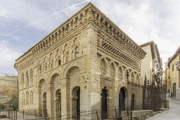 İspanya’da dinsel birlikteliğin sembolü : Babü’l  Merdum camii