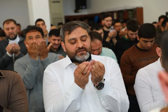 Tbilisinin Əhlibeyt məscidində bayram namazı