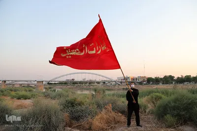 اهتزاز پرچم ۲۰۰ متری «یا حسین(ع)» در اهواز