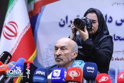 نشست خبری رئیس دانشگاه تهران
