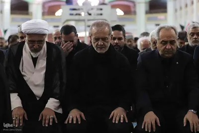 حضور رییس جمهور دکتر پزشکیان در نماز ظهر عاشورا در تبریز