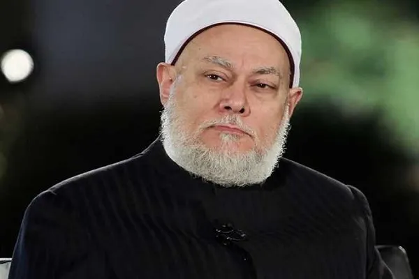 مفتي مصر الأسبق يقترح علماً جديداً باسم 