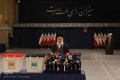 حضور مقام معظم رهبری در پای صندوق رای