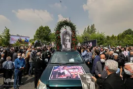 تشییع پیکر هنرمند انقلابی حاج نادر طالب‌زاده