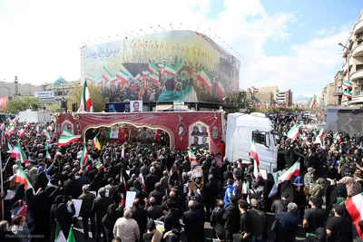 تشییع پیکر دریابان شهید «علیرضا تنگسیری» در میدان انقلاب