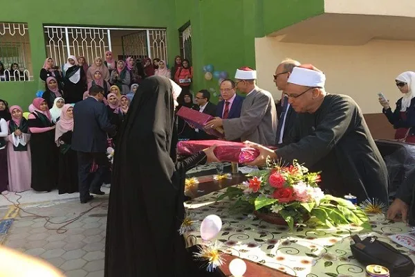 مصر: تکریم حافظات القرآن بكلية الدراسات الإسلامية بالفیوم + صور