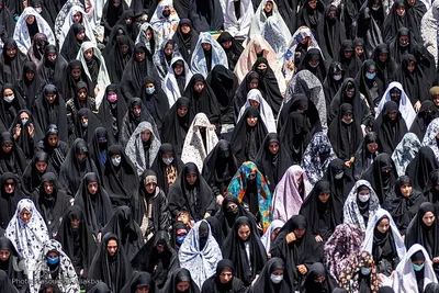 نماز ظهر عاشورا در آستان مقدس امامزادگان محمد (ع) و سکینه خاتون (س) کرج