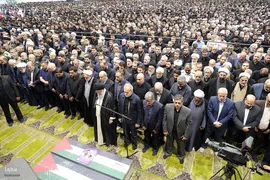 اقامه نماز بر پیکر شهید اسماعیل هنیه توسط مقام معظم رهبری
