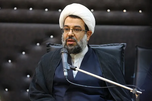 ۲۳۰ شخصیت بین‌المللی در حرم قم با دین اسلام آشنا شدند