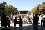 بازدید مسافران نوروزی از کاخ چهلستون اصفهان