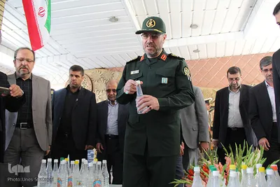 ادای احترام وزیر دفاع به شهدای گلگون کفن ـ زنجان