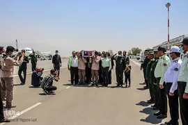 پیکر مطهر سردار بی سر مدافع حرم شهید عبدالله اسکندری، میهمان مردم و مسئولین عزادار لارستان بود