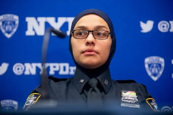 Nyu-York polisi hicablı polisi təqdir edib