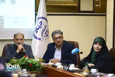 نشست «بررسی تجربه زیسته بلاگرهای دینی در ترویج قرآن با توجه به مقوله حفظ قرآن»