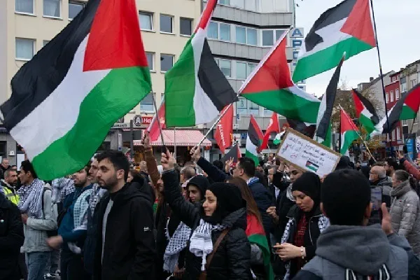 Deputados alemães debatem projetos de lei para vincular a cidadania ao reconhecimento de Israel