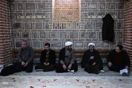 کرسی تلاوت قرآن در دانشگاه هنر اسلامی تبریز‎