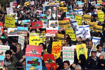  راهپیمایی نمازگزاران تهرانی در محکومیت اعلام  انتقال پایتخت رژیم صهیونیستی از «تل‌آویو» به «بیت‌المقدس» توسط رئیس جمهور آمریکا