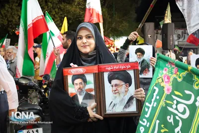 زنجیره مردمی حمایت از عفاف و حجاب در میدان شهدای اصفهان