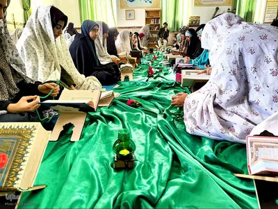 کرسی تلاوت قرآن کریم دانش آموزی در ملایر