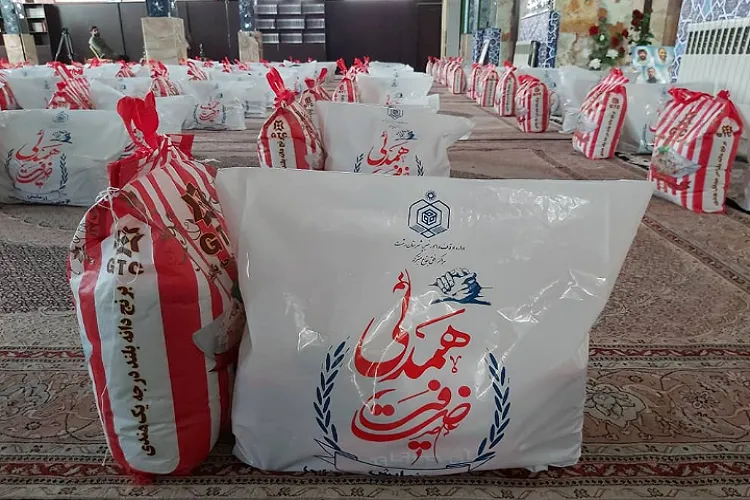 توزیع ۱۲۰ بسته کمک معیشتی توسط آستان حضرت فاطمه اخری(س)