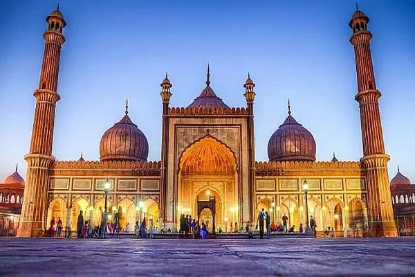 Tarihi Delhi Camii'nin yeniden inşası için yardım talebi