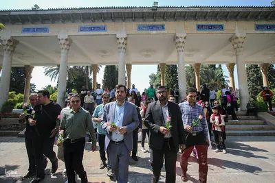 گلباران آرامگاه حافظ