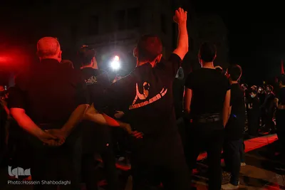 Trauerfeier am Vorabend zu Tasu´a  unter freiem Himmel  in Qom