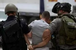 Zionistische Streitkräfte nehmen im Westjordanland 17 Palästinenser fest