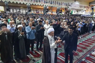 اقامه نماز جمعه ساری با امامت آیت الله محمد باقر لائینی