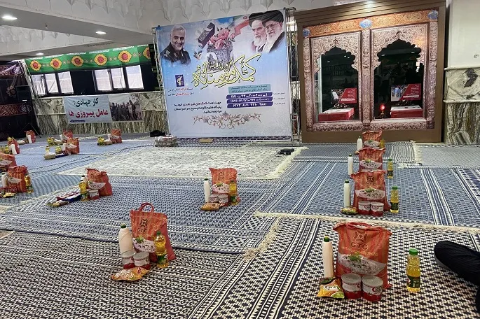 توزیع ۳۰۰ بسته کمک مؤمنانه در کرمانشاه