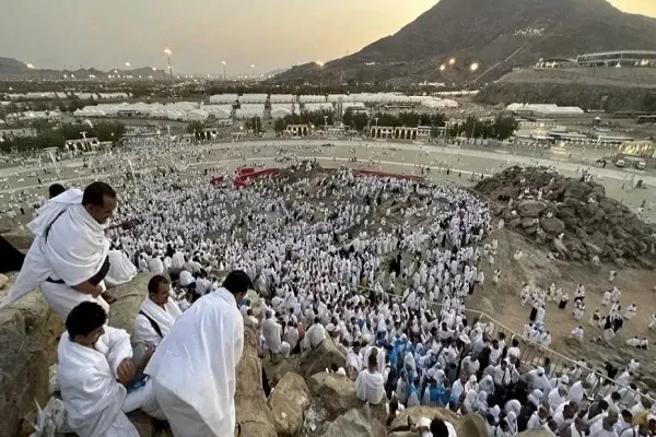 حجاج بيت الله الحرام يستعدون لبدء الشعائر في يوم التروية