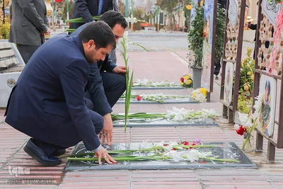 تجدید میثاق سرپرست جهاددانشگاهی استان مرکزی با شهدا/عکاس:طاها نظیری