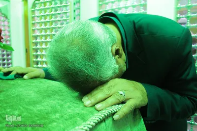 غبارروبی آستان مقدس امامزاده محمد‌عابد(ع) اراک/عکاس:زهرا بهرامی