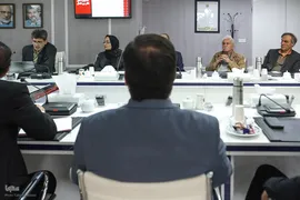 نشست دبیر عالی شورای انقلاب فرهنگی با تعدادی از هنرمندان