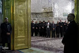 غبارروبی ضریح مطهر حضرت رضا(علیه‌السلام)