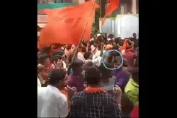 Apat na mga Tao ang Arestado Dahil sa Paghagis ng mga Tsinelas sa Moske noong Piyesta ng Hindu